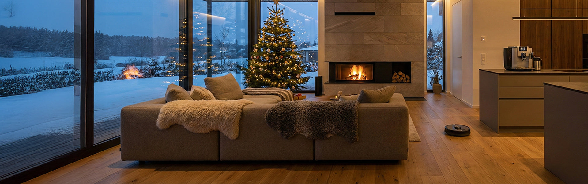 Şömine detaylı modern salon tasarımı, büyük cam yüzeyler, minimal koltuklar ve robot süpürge ile akıllı yaşam alanı