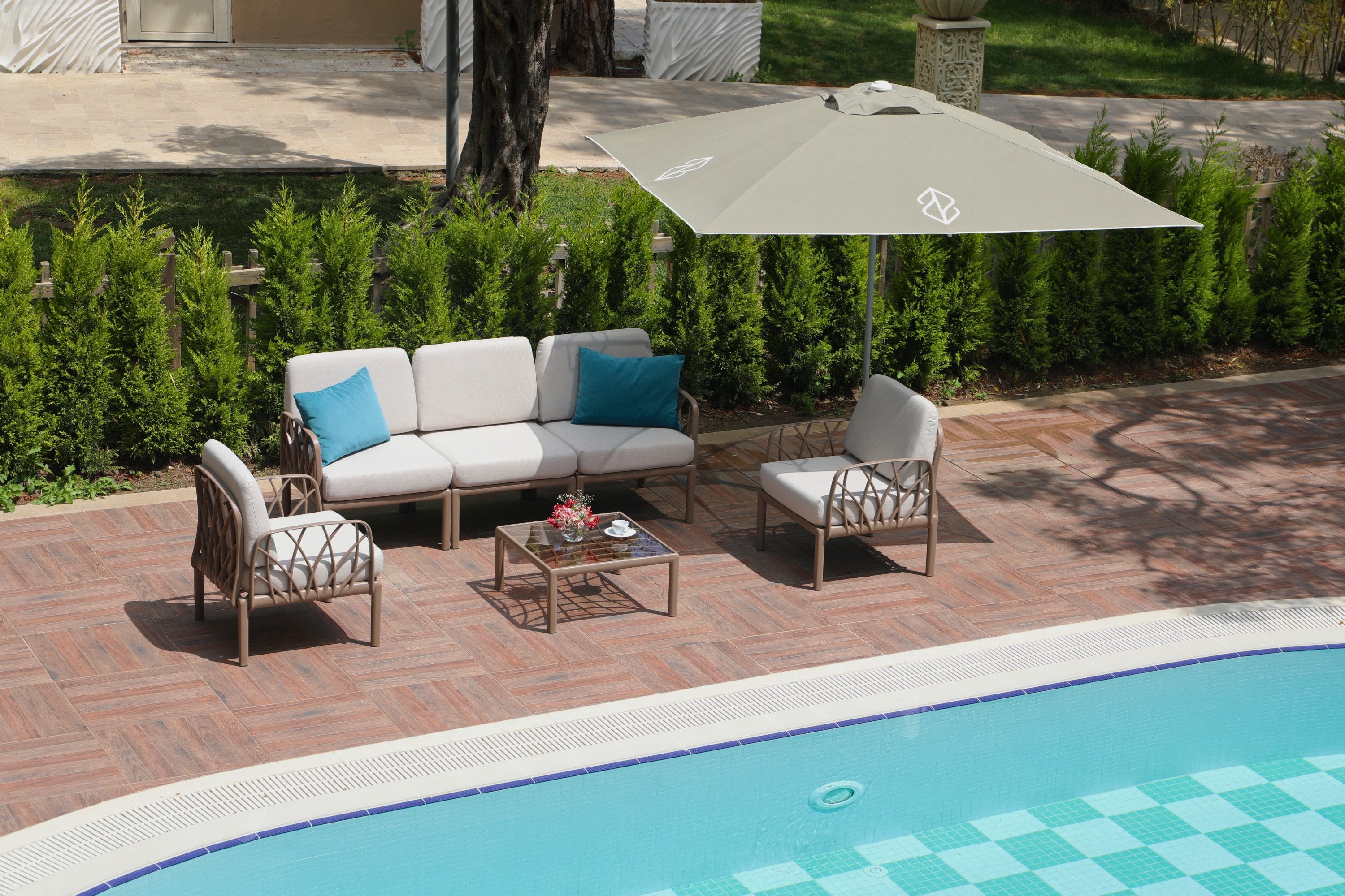 Novussi Garda Sofa Set 3+1+1 Camlı Sehpalı - Çöl Kahve / Bej