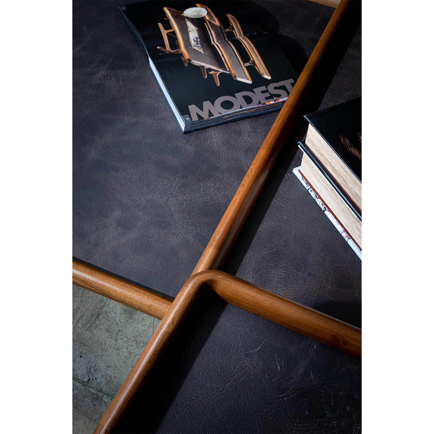 Modest Kare Orta Sehpa