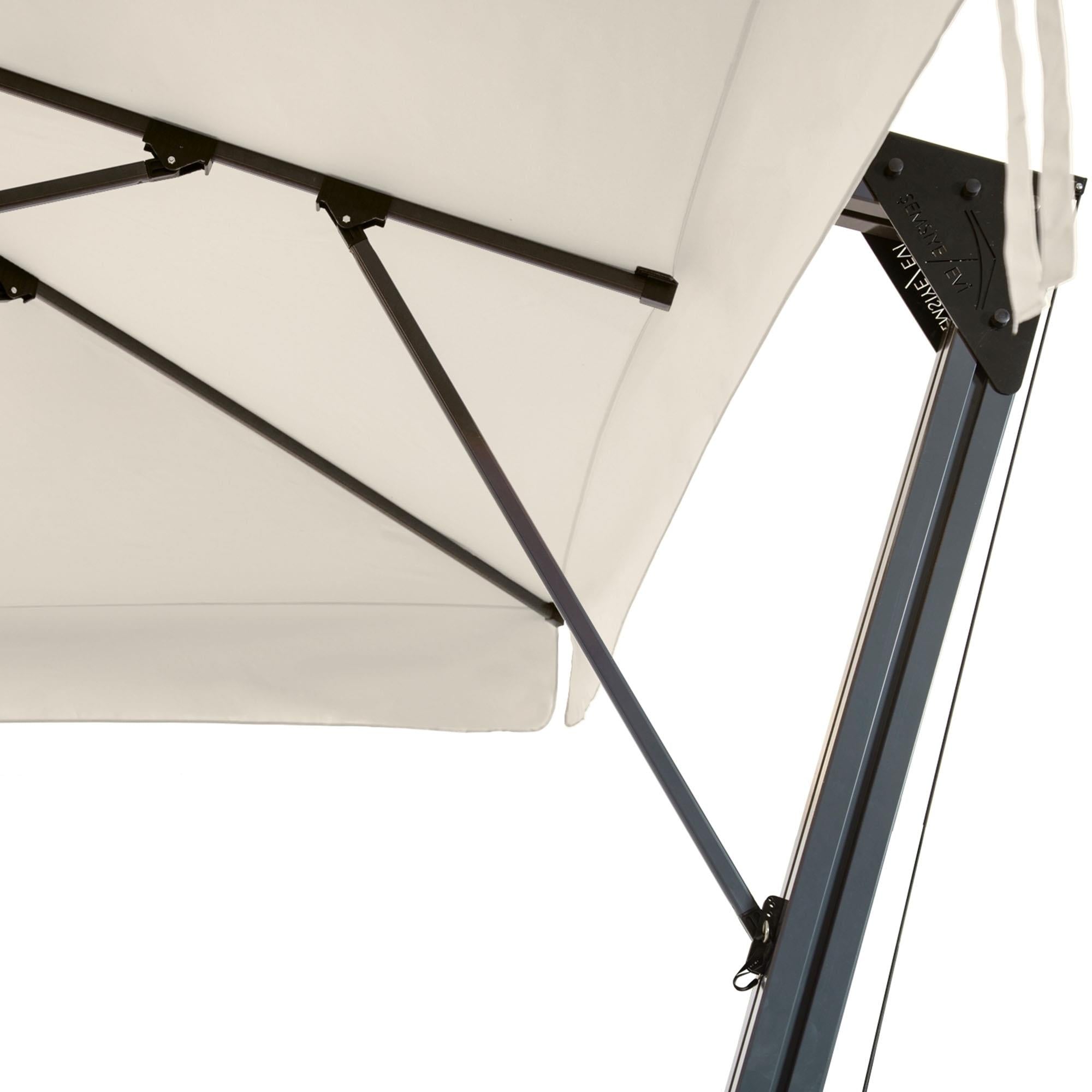 Banana şemsiyede kol ve taşıyıcı bağlantı detayı; kare profil gövde ile dayanım ve stabiliteyi destekler.